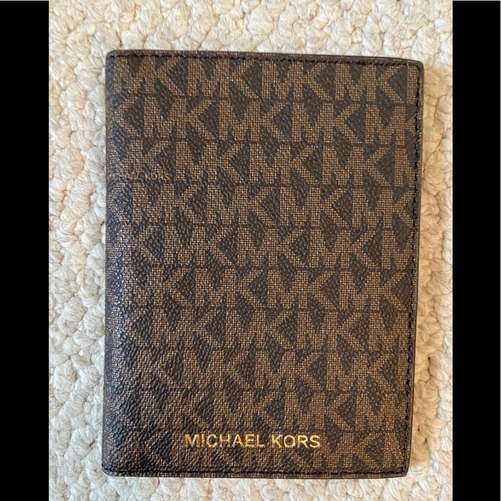 Michael Kors Authentic passport wallet